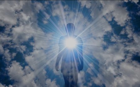 অলক্ষ্যের ঈশ্বর