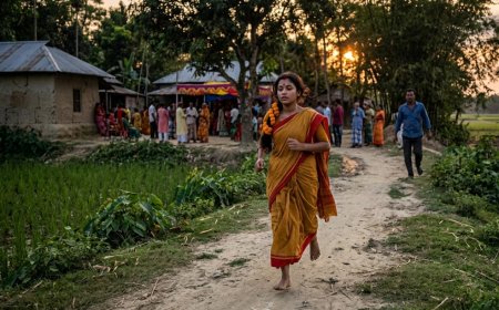 সম্প্রীতির সুখে আড়ষ্ট বালিকা